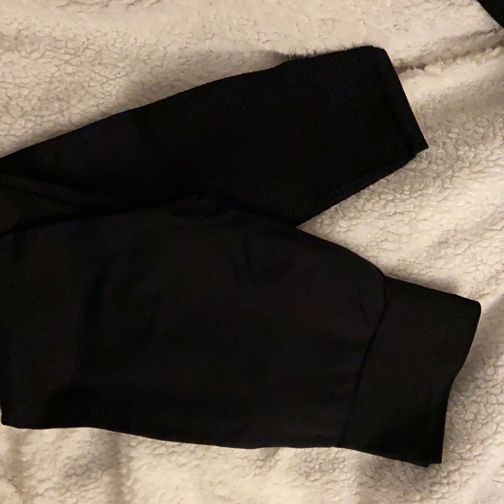BLACK FABLETICS LEGGINGS